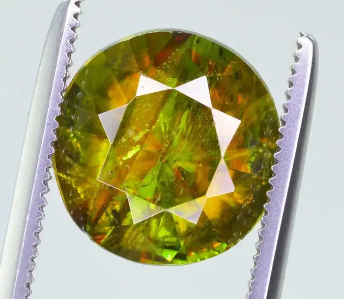 2.85 CT NATURAL FIRE AND SPARKLING DIAMOND CUT GREEN SPHENE SKU A47