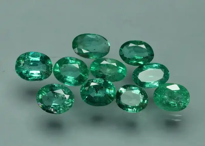 2.855 CRT PARCELS 10 PCS STUNNING GREEN ZAMBIAN EMERALD-