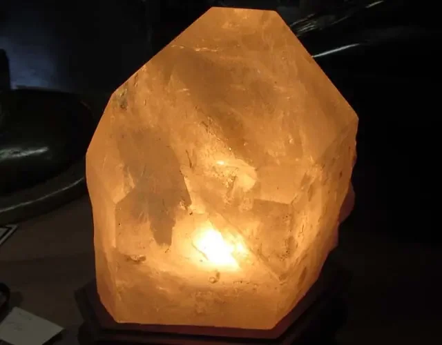 2.98 KILO POLISHED QUARTZ LAMP MYGS 167