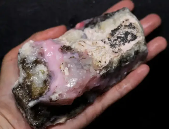 2140.00 CTS LARGE PINK OPAL SPECIMEN FROM PERU [F8402]