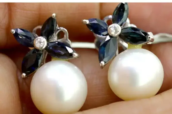 24.35-CTS BLUE SAPPHIRE EARRING BLUE , PEARL AND WHITE SG-2764