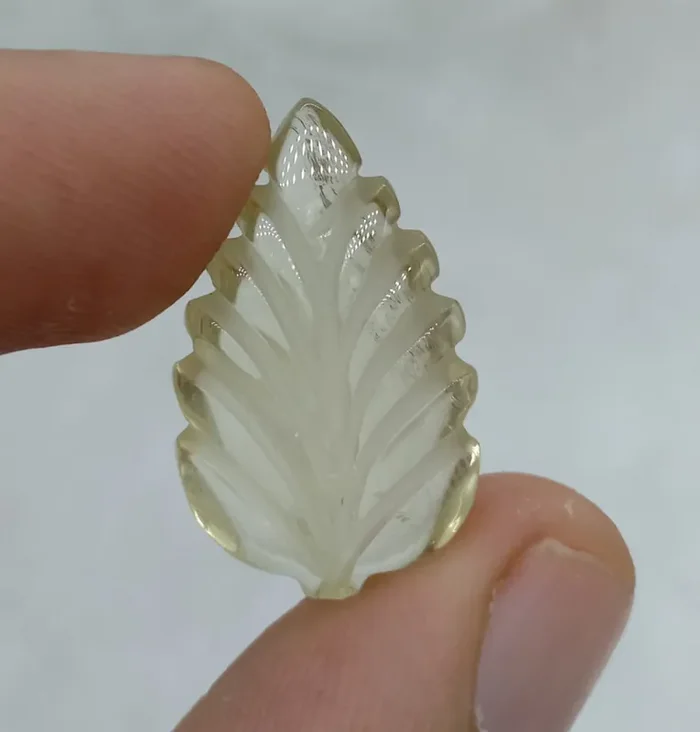 26x15mm Lemon Quartz LEAF CARVED Natural Untreated VAF90