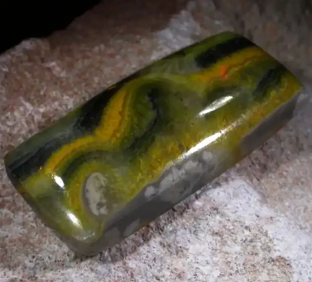 27.8 CTS A GRADE NATURAL BUMBLE BEE JASPER [ST9750]