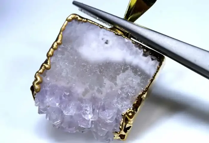 28 CTS AMETHYST CRYSTAL GOLD PLATED PENDANT SG-3510