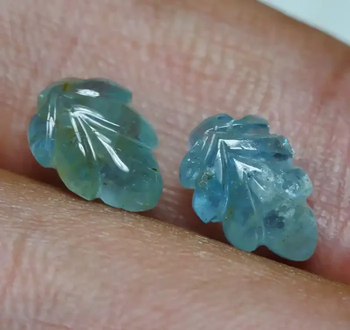 3.115CRT BEAUTY LEAF CARVING AQUAMARINE –