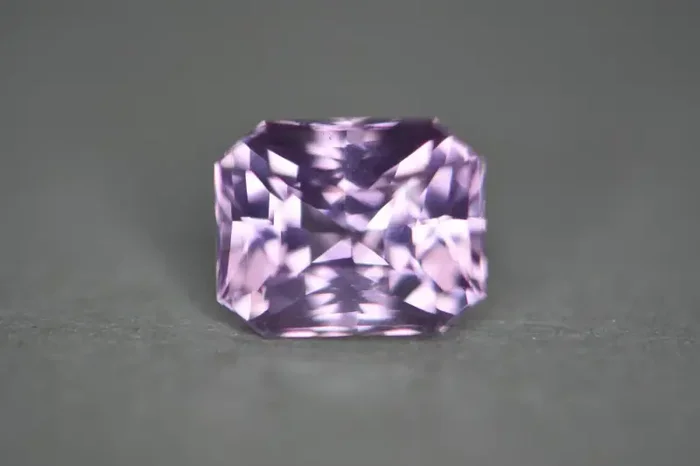 3.13 cts certified pink Sri Lankan spinel.