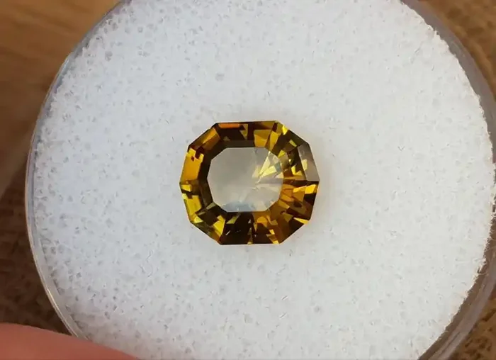3,28ct Greenish yellow Tourmaline – Master cut!