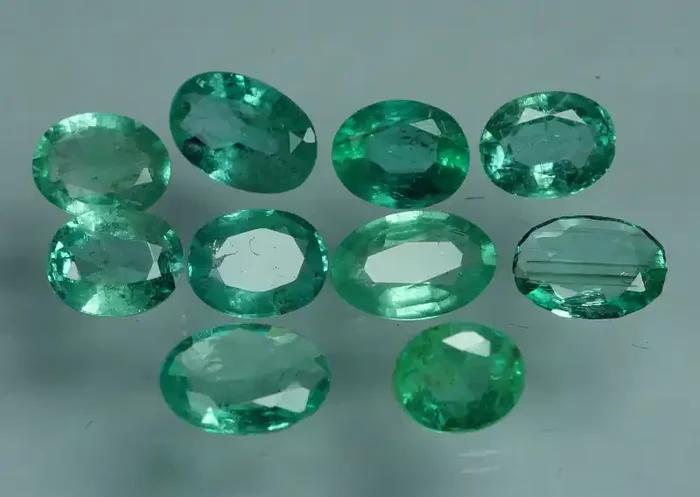 3.335 CRT PARCELS 10 PCS STUNNING GREEN ZAMBIAN EMERALD-