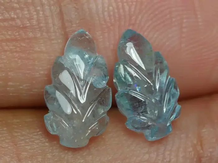 3.525CRT BEAUTY PAIR LEAF AQUAMARINE CARVING –