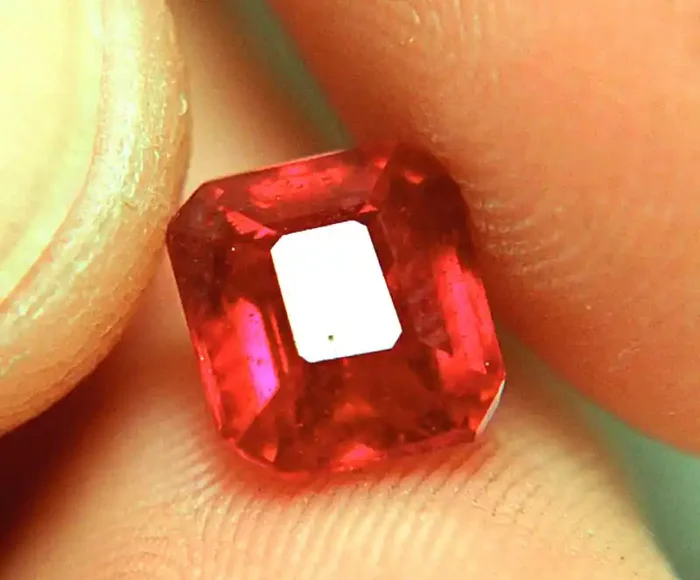 3.58 Carat VS Fiery Pigeon Blood Ruby – Beautiful Gem