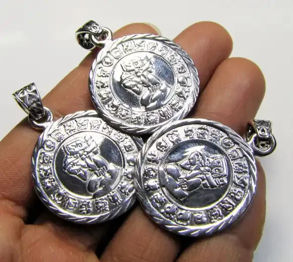 3 LG MAYAN CALENDAR 2012 SILVER PENDANT & CALENDAR RT 563