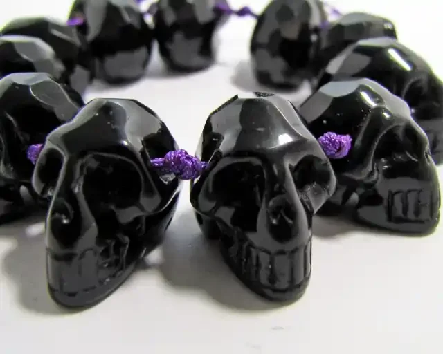 300 CTS 11 FACETED OBSIDIAN SKULL CARVING BEADS AGR 510