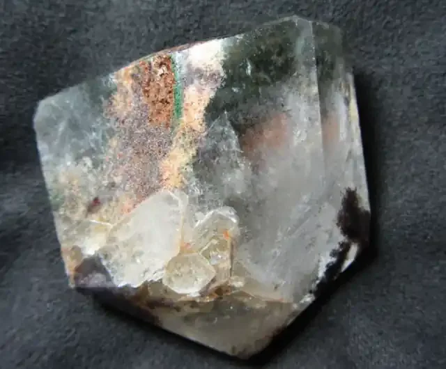 312.8CTS PHANTOM QUARTZ SPECIMEN GG 1130