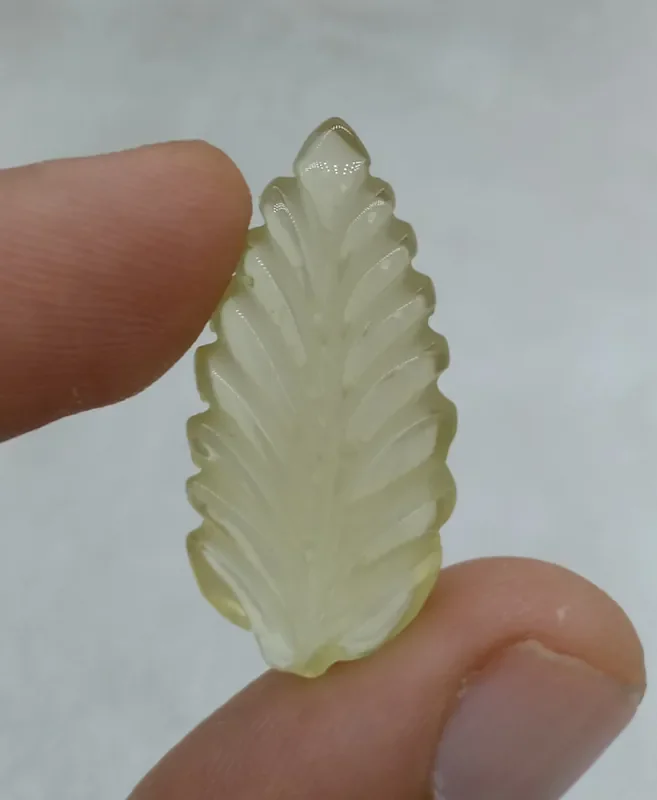 33x16mm Lemon Quartz LEAF CARVED Natural Untreated VAF92