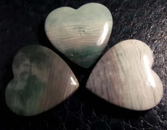 390CTS THREE WAVE HEART JASPER BEADS MS 1462