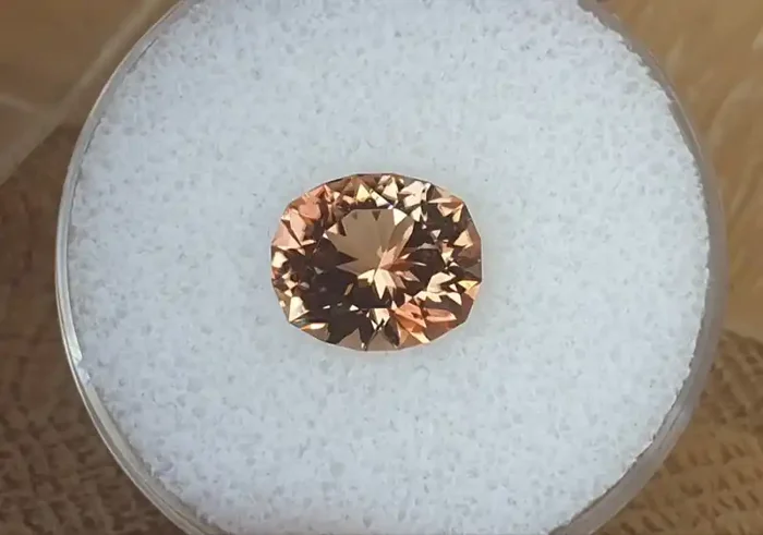 4,10ct Peach Tourmaline – master cut & glowing !