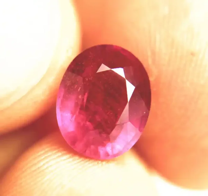 4.20 Carat Fiery Pinkish Red Ruby – Gorgeous