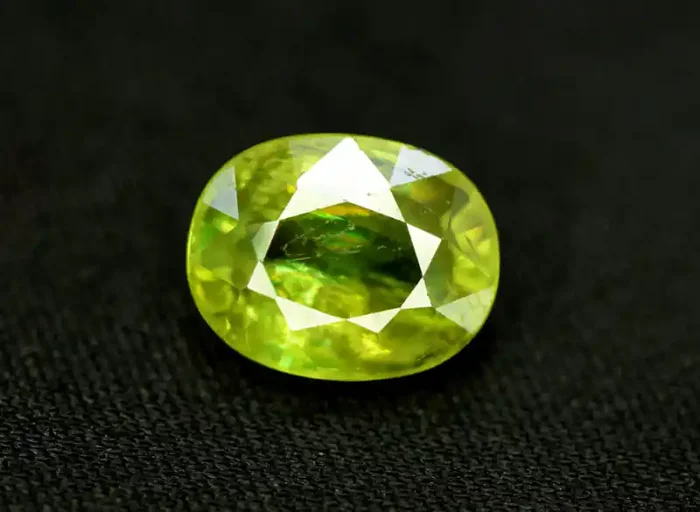 4.25 carats Sphene Titanite, Natural Full Fire Sphene Titanite Gemstone
