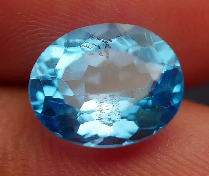 4.25 CRT GORGEOUS SWISS BLUE TOPAZ VERY CLEAR