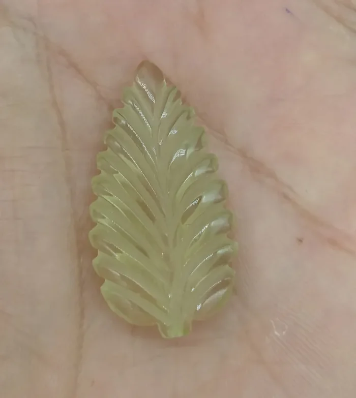 40x19mm Lemon Quartz LEAF CARVED Natural Untreated VAF79