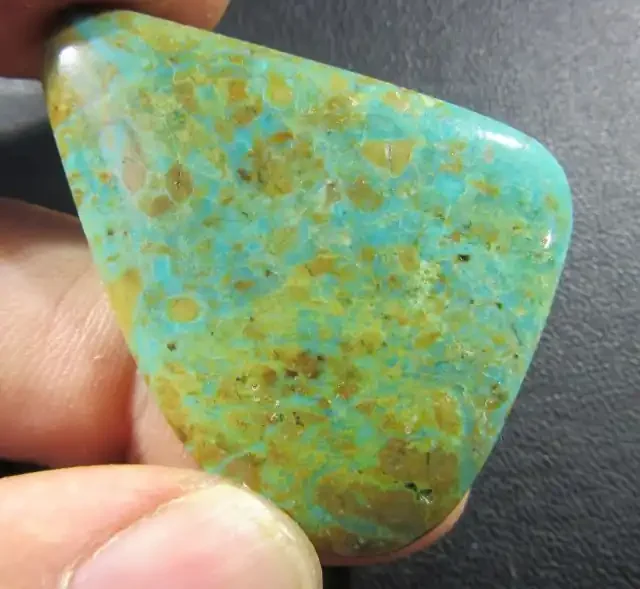 43 ctsTurquoise cabochon BU702