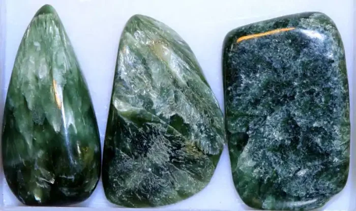 47CTS GREEN SERAPHINITE PARCEL ADG-380