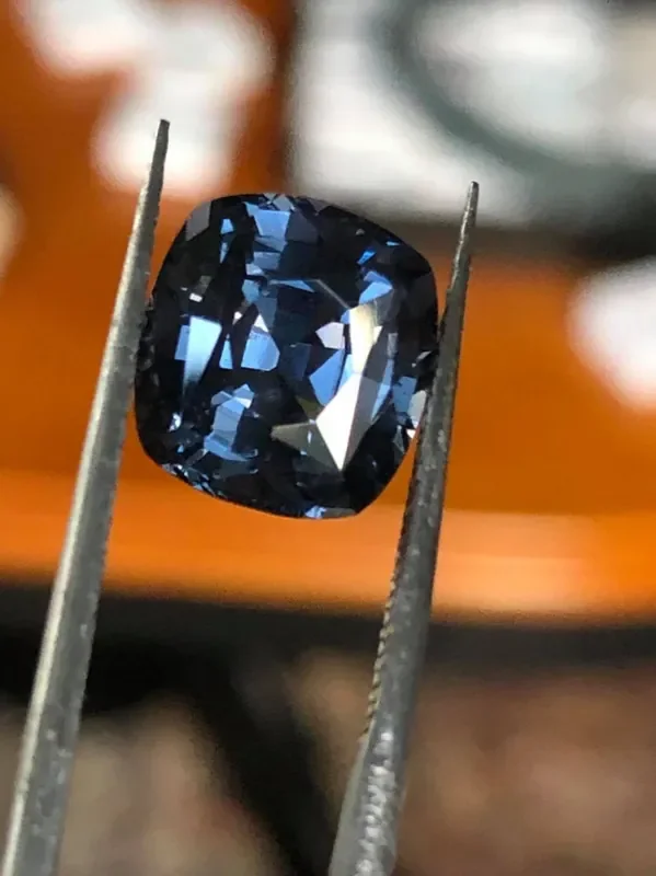 5.25 cts grayish violet spinel.
