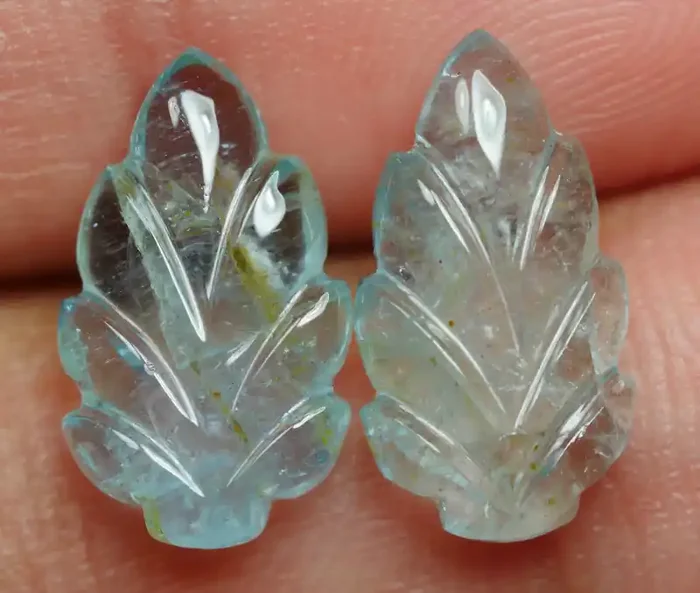 5.255CRT BEAUTY AQUAMARINE LEAF CARVING –