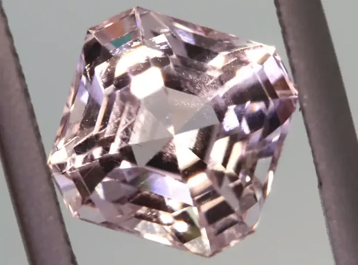 5.33 CTS -KUNZITE FACETED GEMSTONE PG-3167
