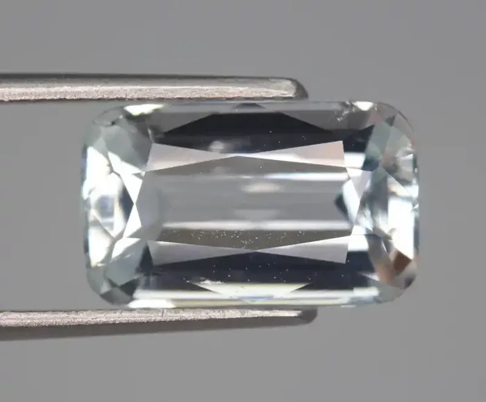 5.75 Carats Natural Aquamarine Gemstone