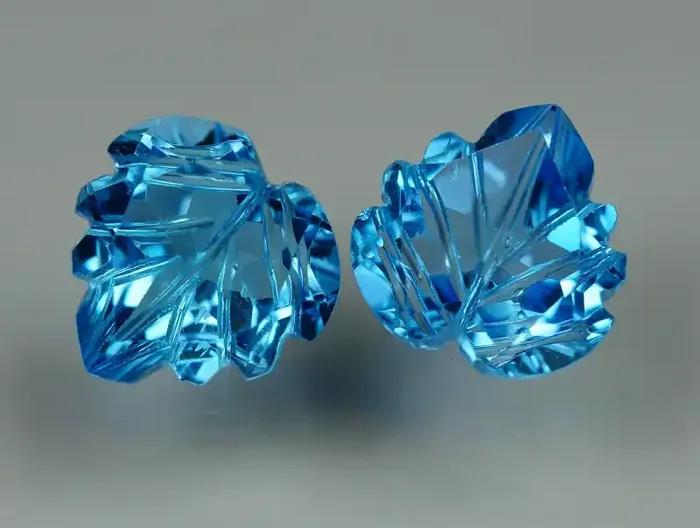 5.865 CRT LOVELY SWISS BLUE TOPAZ CARVING-