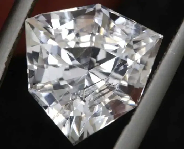 5 CTS VVS QUALITY WHITE QUARTZ FACETED CG-2990