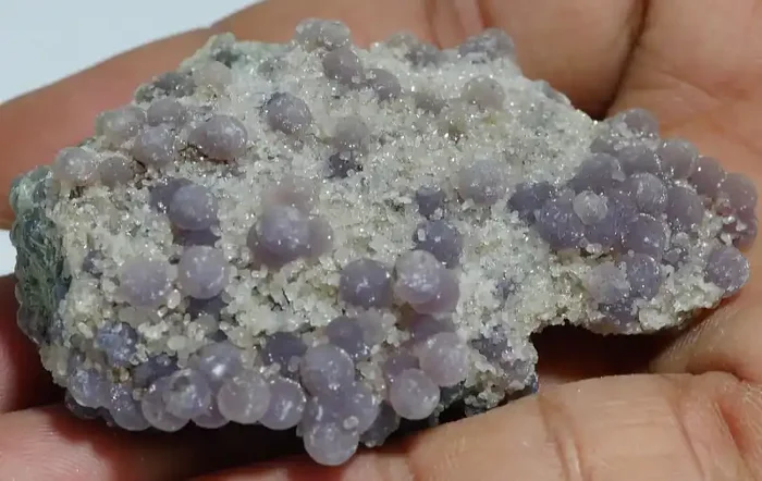 51 GRAM NATURAL INDONESIAN GRAPE CHALCEDONY SPECIMEN -E57-