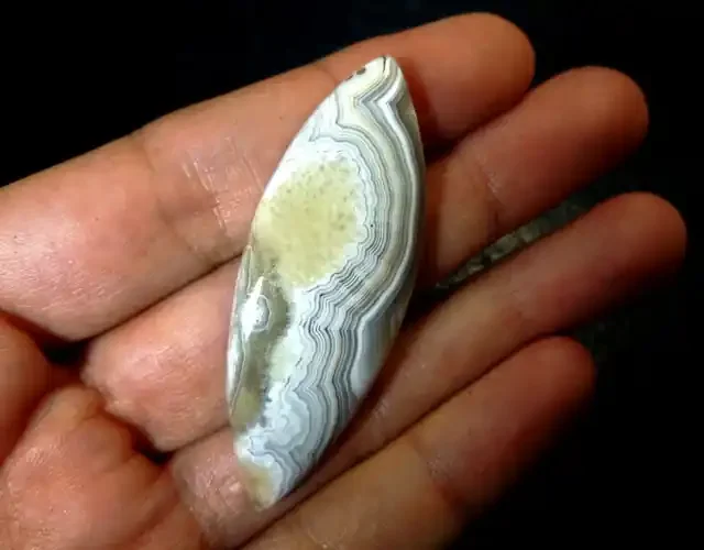 52 CTS UNIQUE LAGUNA LACE AGATE RT2384