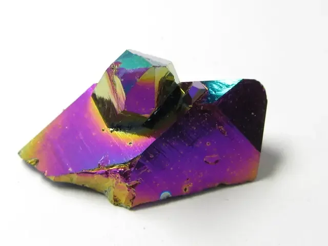 53.6 53.6CTS STUNNING TITANIUM TREATED CRYSTAL MS1654