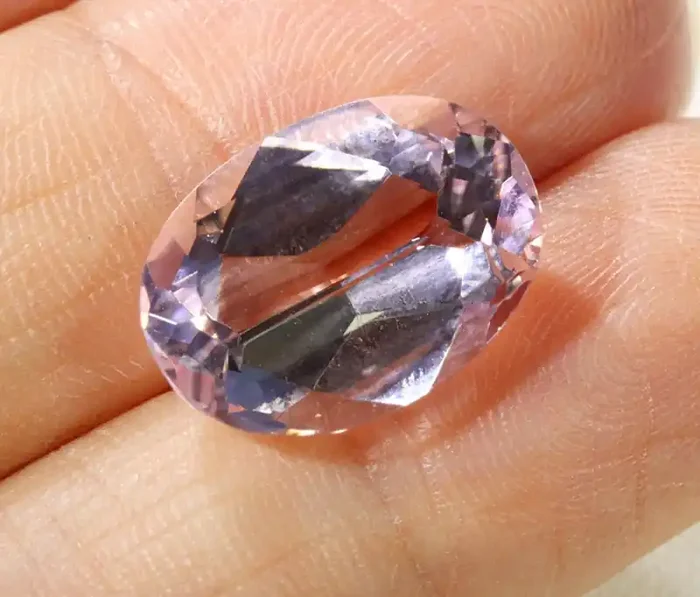 6.6 cts faceted oval kunzite GOGO 1850