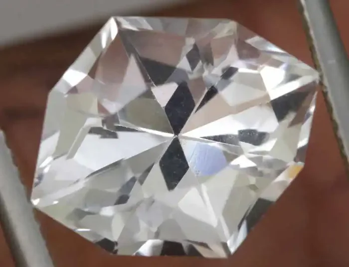 6 CTS VVS QUALITY WHITE QUARTZ FACETED CG-2945