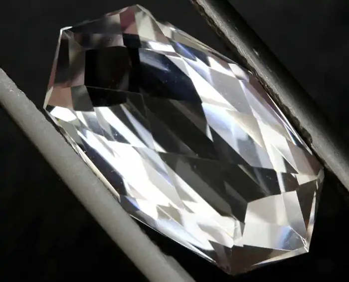 8.20 CTS VVS QUALITY WHITE QUARTZ FACETED CG-3001