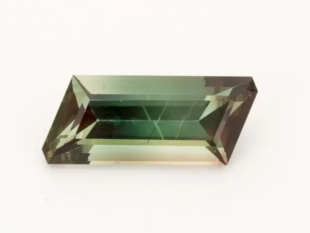 8.3ct Green Rhombus Sunstone (S1397)
