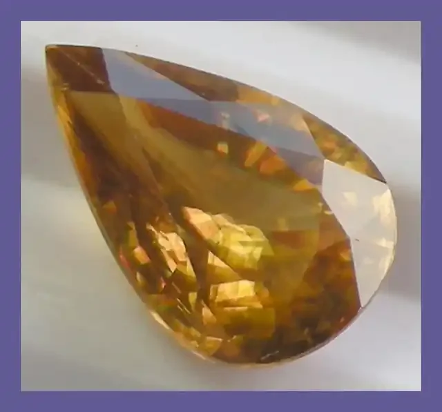 “AWESOME HONEY COLOURED TITANIUM SPHENE WITH RED SPARK!!”