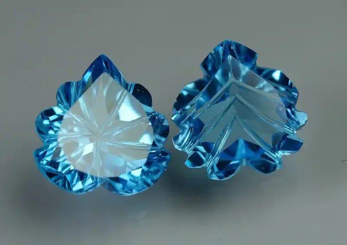 9.775 CRT LOVELY SWISS BLUE TOPAZ CARVING-