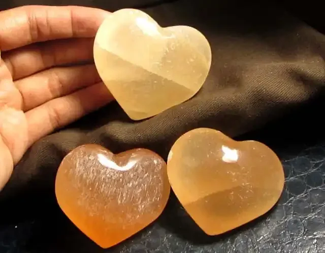 917 CTS PARCEL 3 SELENITE HEARTS PEACH COLOR GG 131