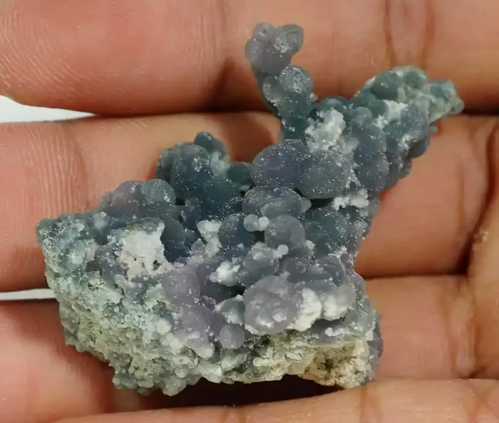 95.10 CRT NATURAL INDONESIAN GRAPE CHALCEDONY SPECIMEN -E90-