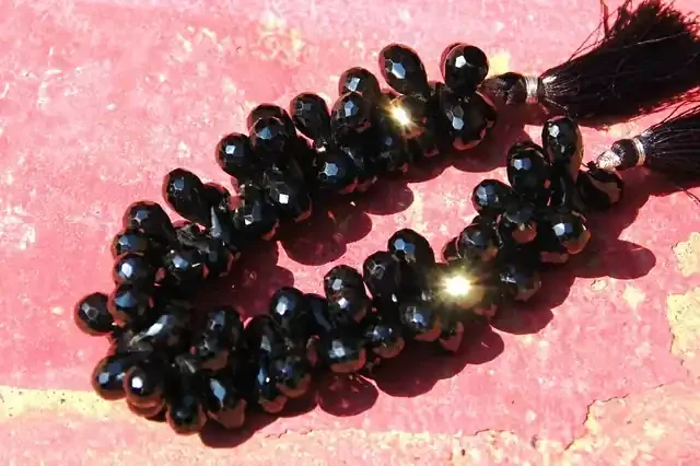 AAA BLACK SPINEL faceted briolettes 10 gems 11-12mm spdr01