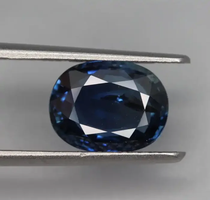 AIG Certified 2.70 Carats Sapphire Gemstone