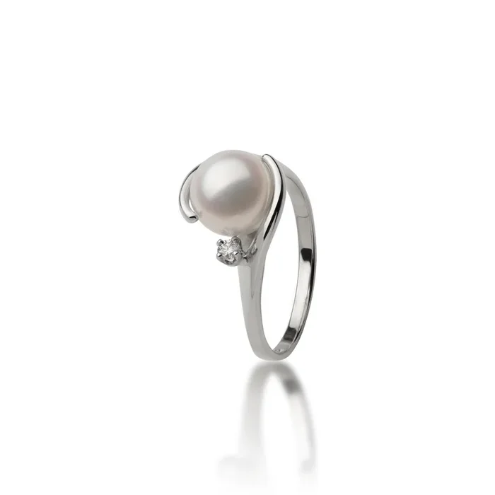 Akoya White Pearl Ring in White Gold with Diamond – 8mm