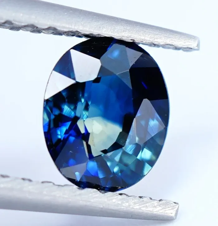 ALGT CERTIFICATE Incl* 0.84 ct. VVS Natural Bi-Colour Sapphire