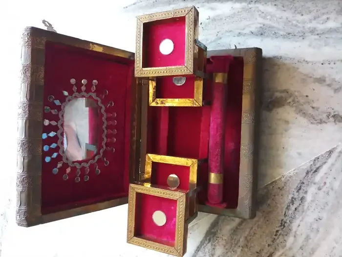 ANTIQUE COLLECTED,ROYAL HANDMADE–BEAUTIFULJEWELCASE