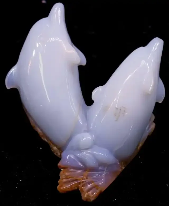 BEAUTYIFUL HAND CARVED CHALCEDONY DOLPHINS 890 CTS AAT 1362