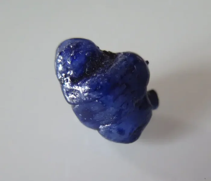 BIG NATURAL ROUGH BLUE SAPPHIRE 30.18cts.